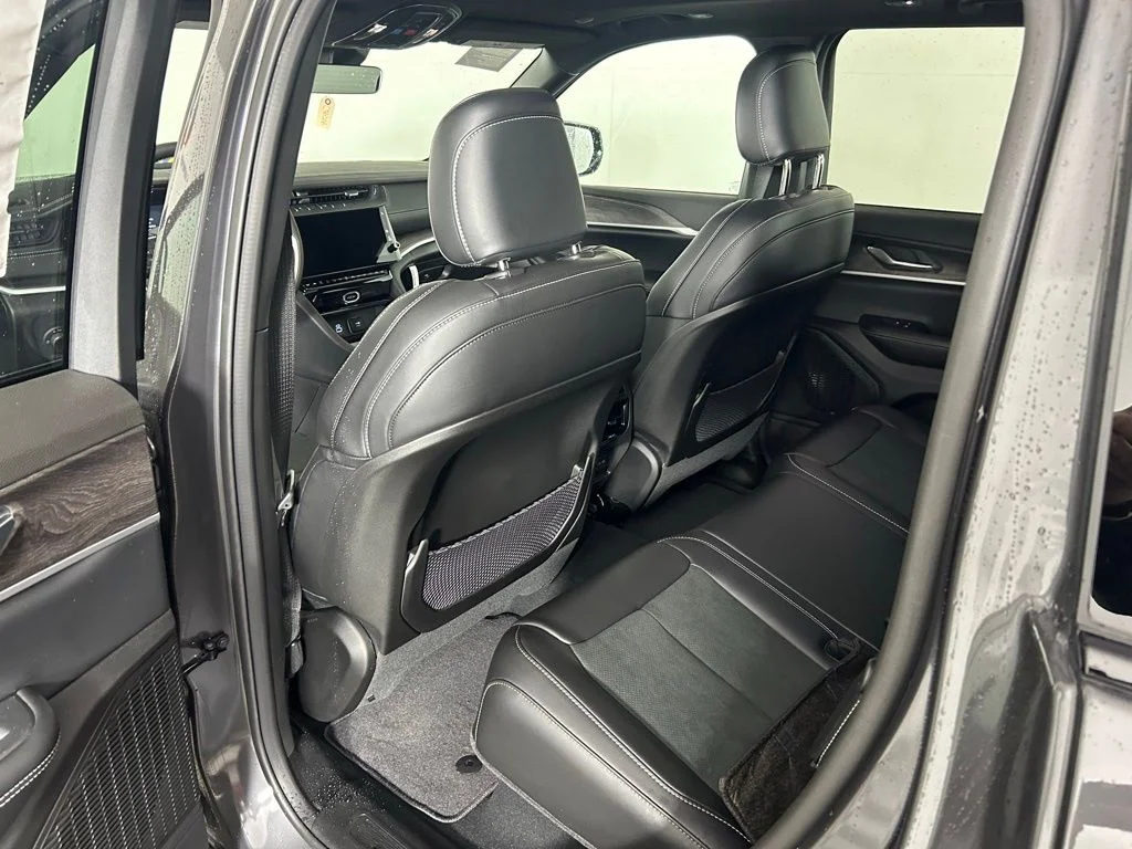 New 2026 Baltic Gray Metallic Clear-Coat Exterior Paint Jeep Altitude image 13