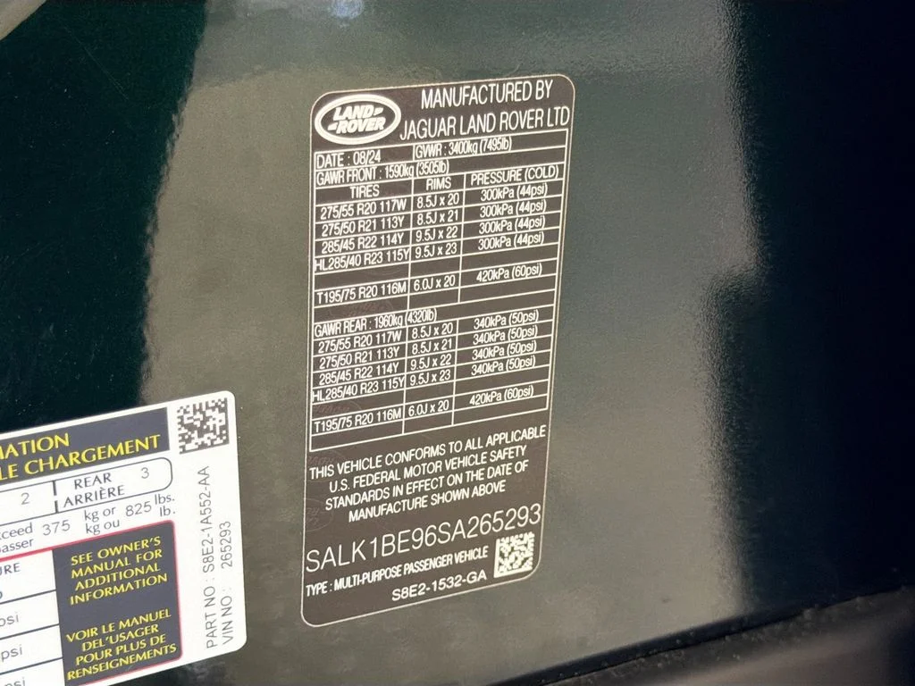 Certified Used 2025 British Racing Green SV Bespoke Ultra Met Gloss Land Rover Autobiography image 36