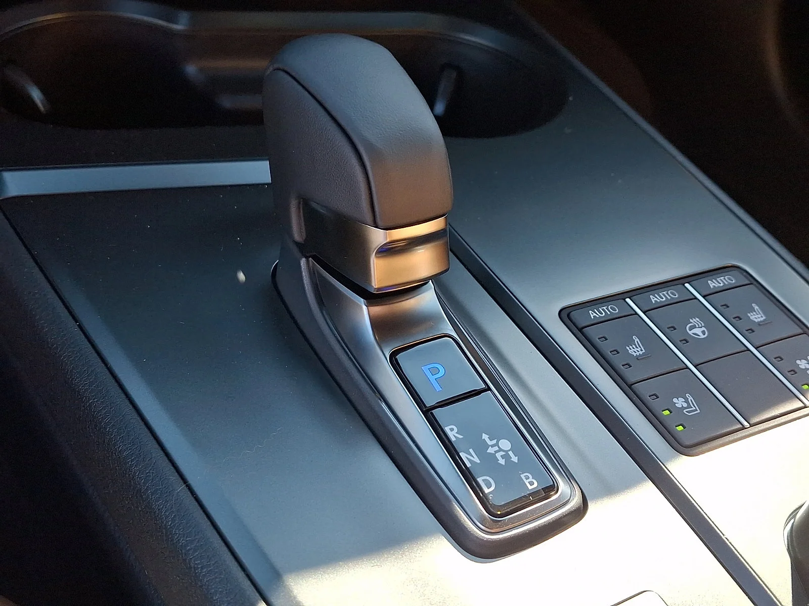 2026 Lexus UX Hybrid 300h Premium - Photo 8