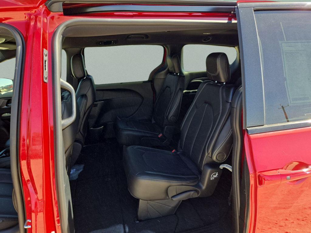 New 2026 Red Hot Pearl-Coat Exterior Paint Chrysler Select image 43
