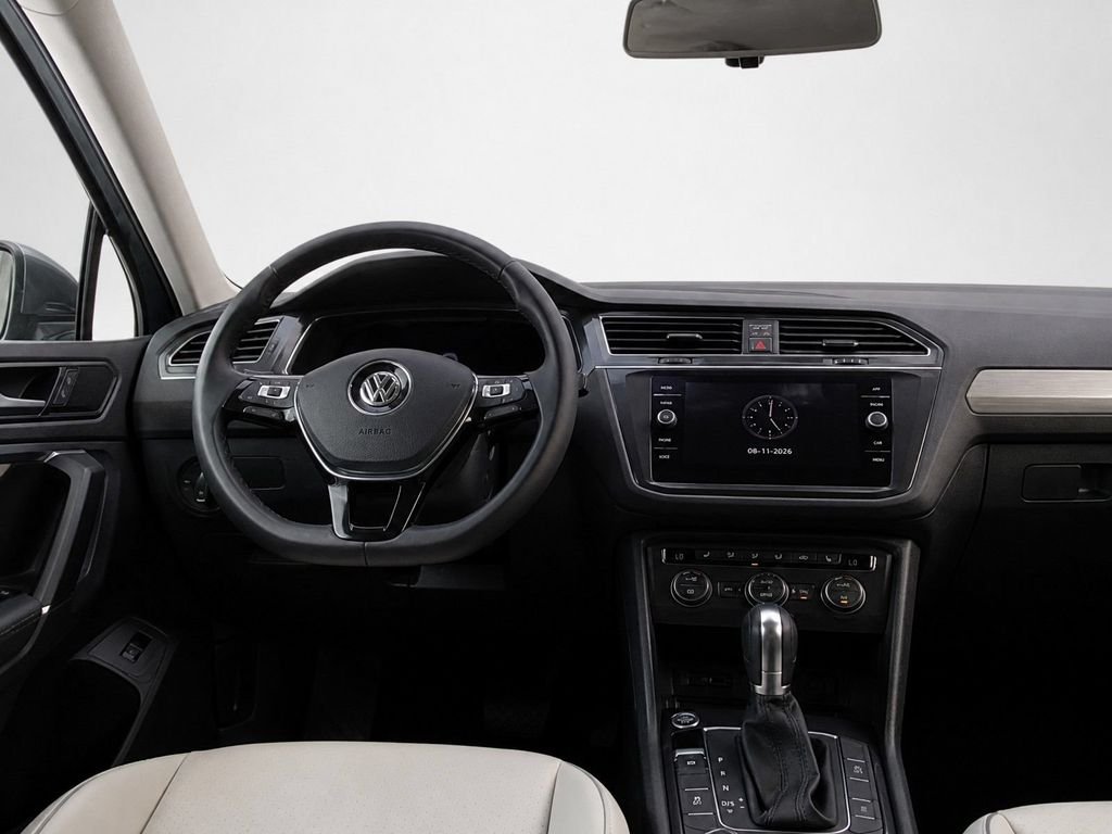 Used 2018 Gray Volkswagen 2.0T SE image 28