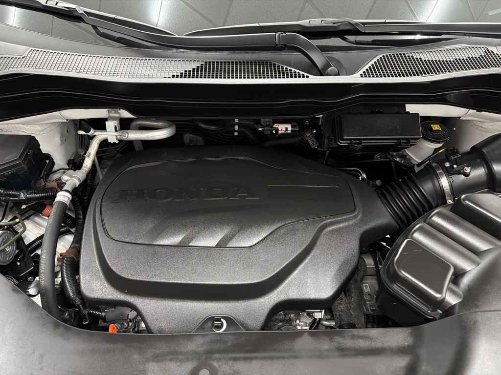 Used 2023 White Honda EX-L image 35