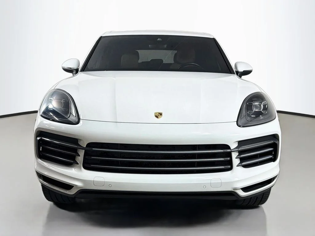 Used 2019  Porsche Base image 2