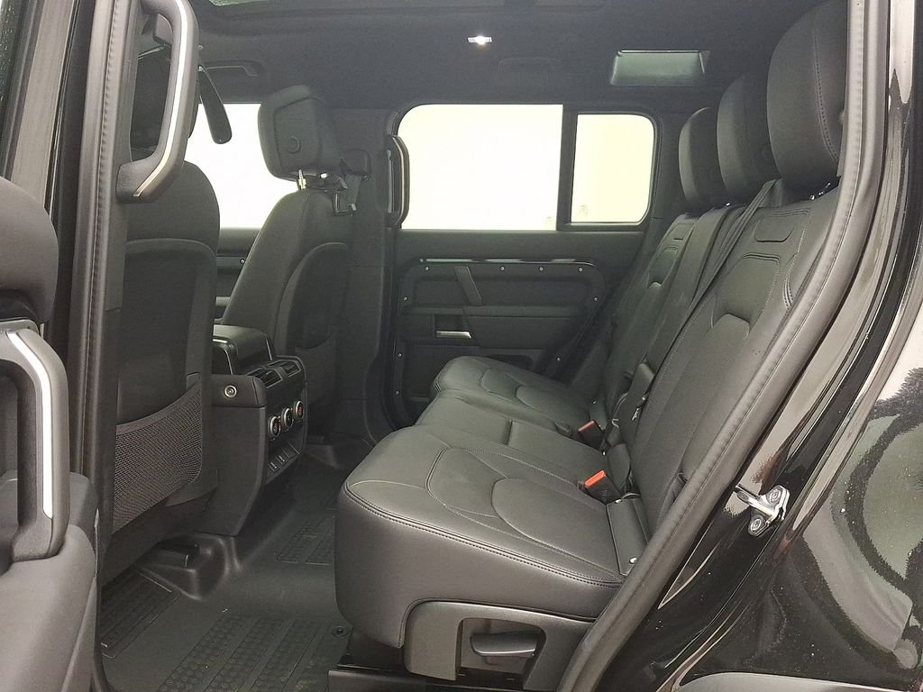 New 2026 Santorini Black Land Rover S image 6