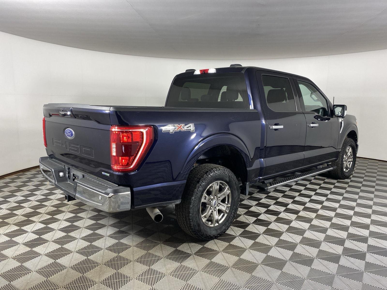 Used 2021 Antimatter Blue Ford XLT image 10