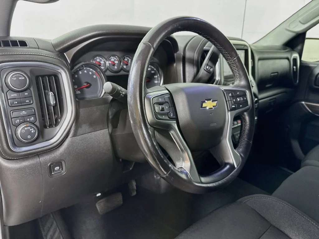 Used 2021 White Chevrolet LT image 10