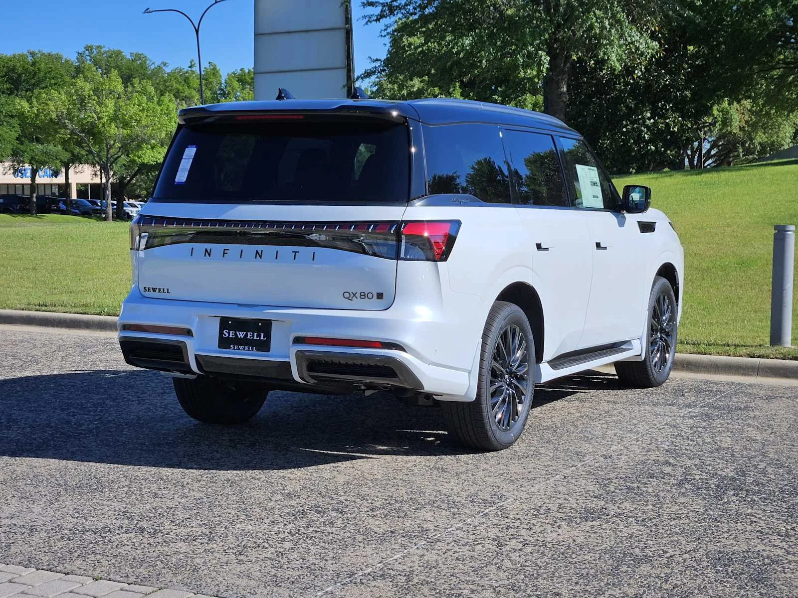 New 2026 2T RADIANT WHIT INFINITI Autograph 4WD image 4