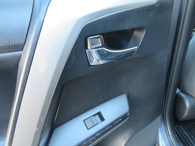 Used 2017 Super White Toyota XLE image 17