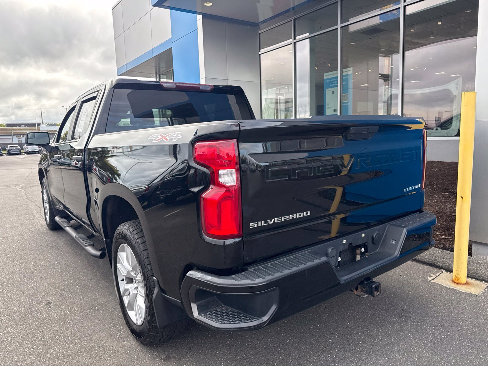 Used 2021 BLACK Chevrolet Custom image 8