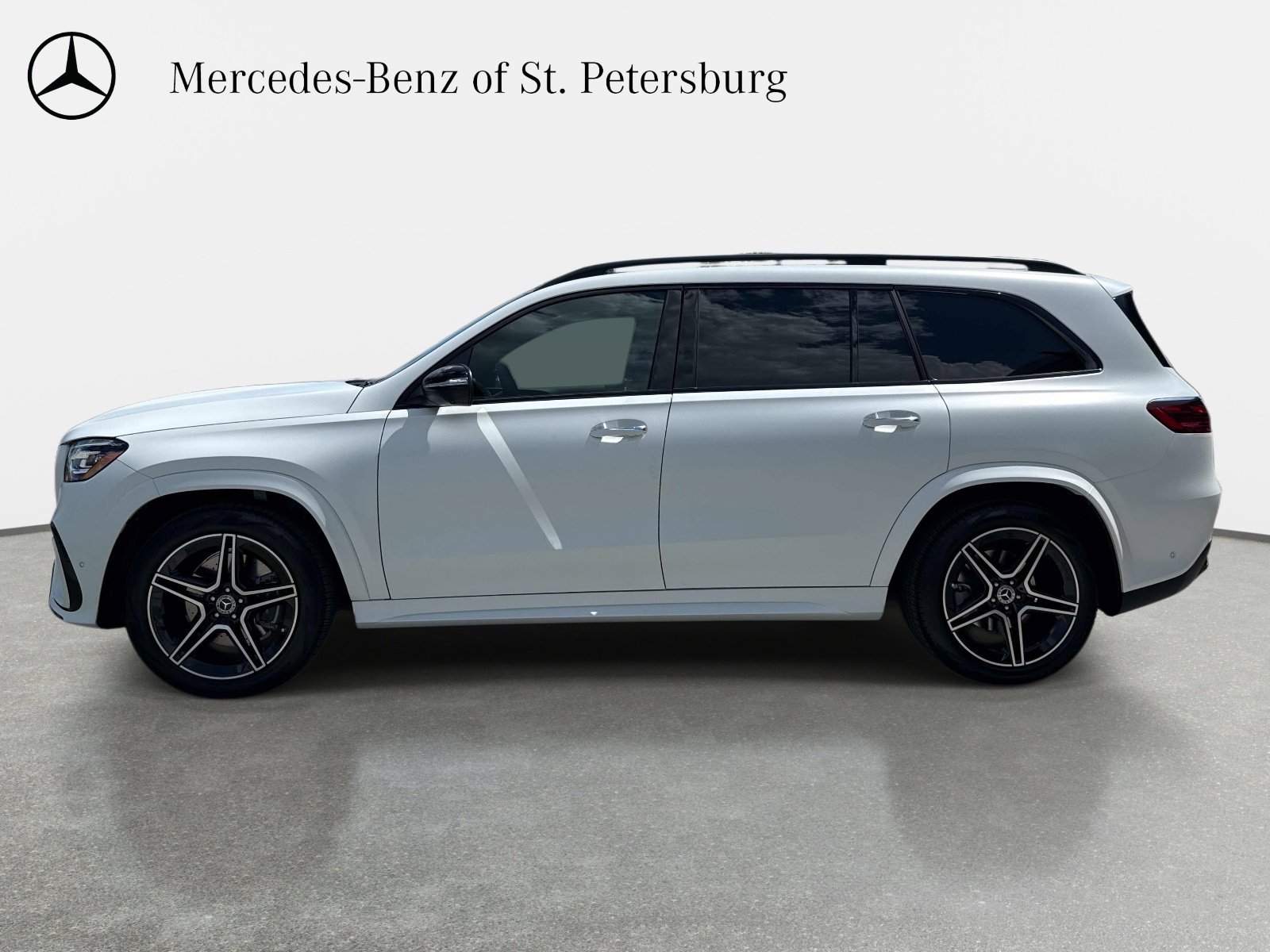 New 2026 Moonlight White Mercedes-Benz 450 4MATIC® SUV image 3