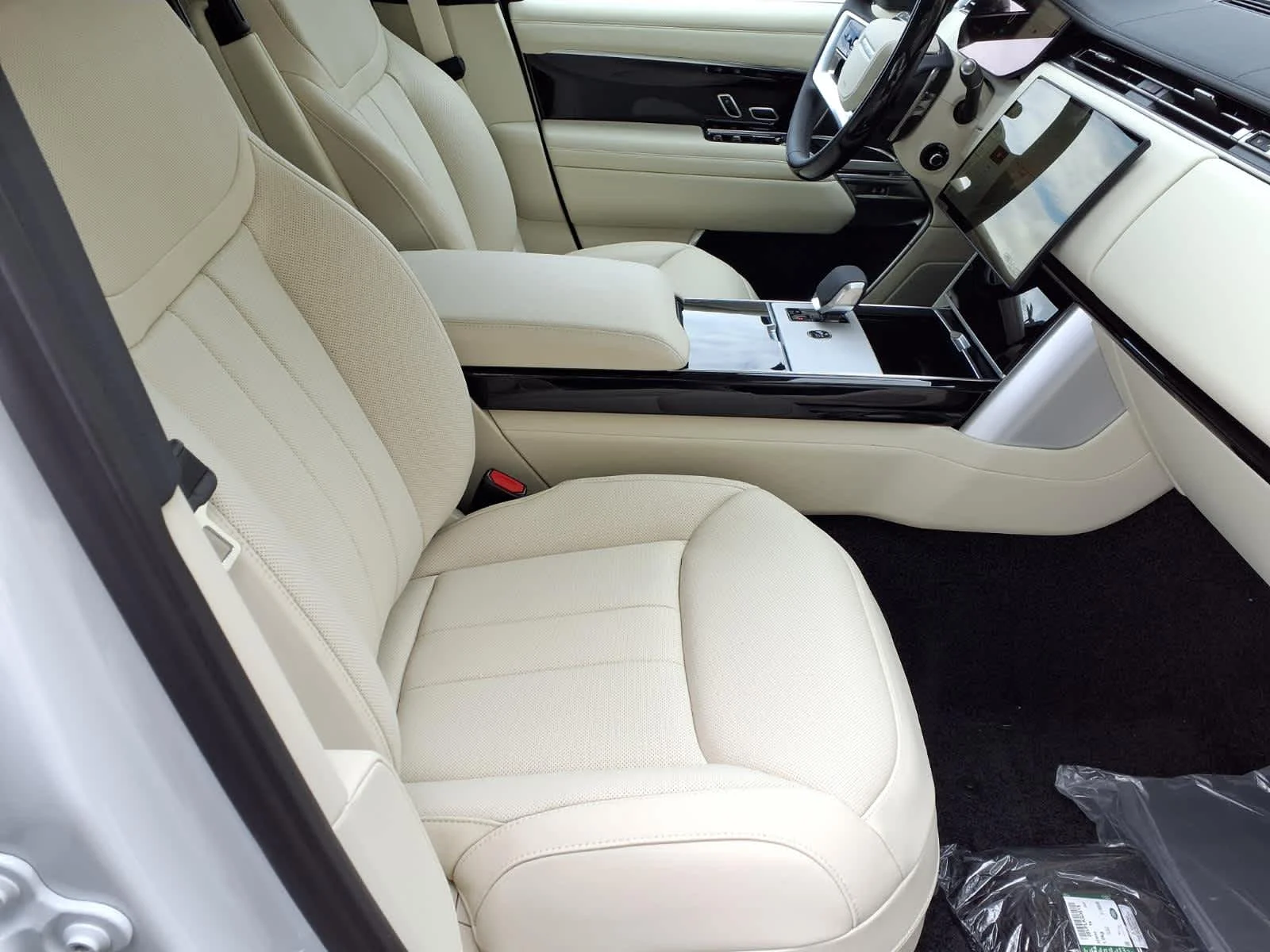 New 2026 Fuji White Land Rover SE image 10