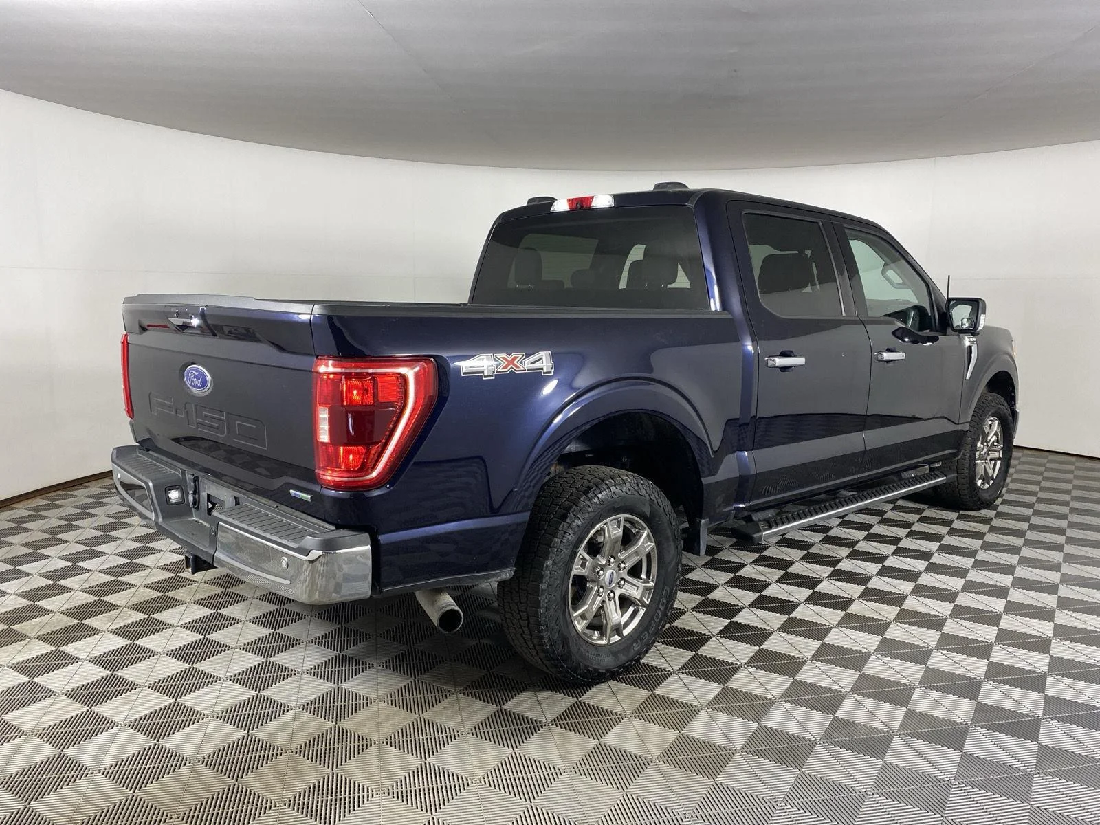 Used 2021 Antimatter Blue Ford XLT image 10
