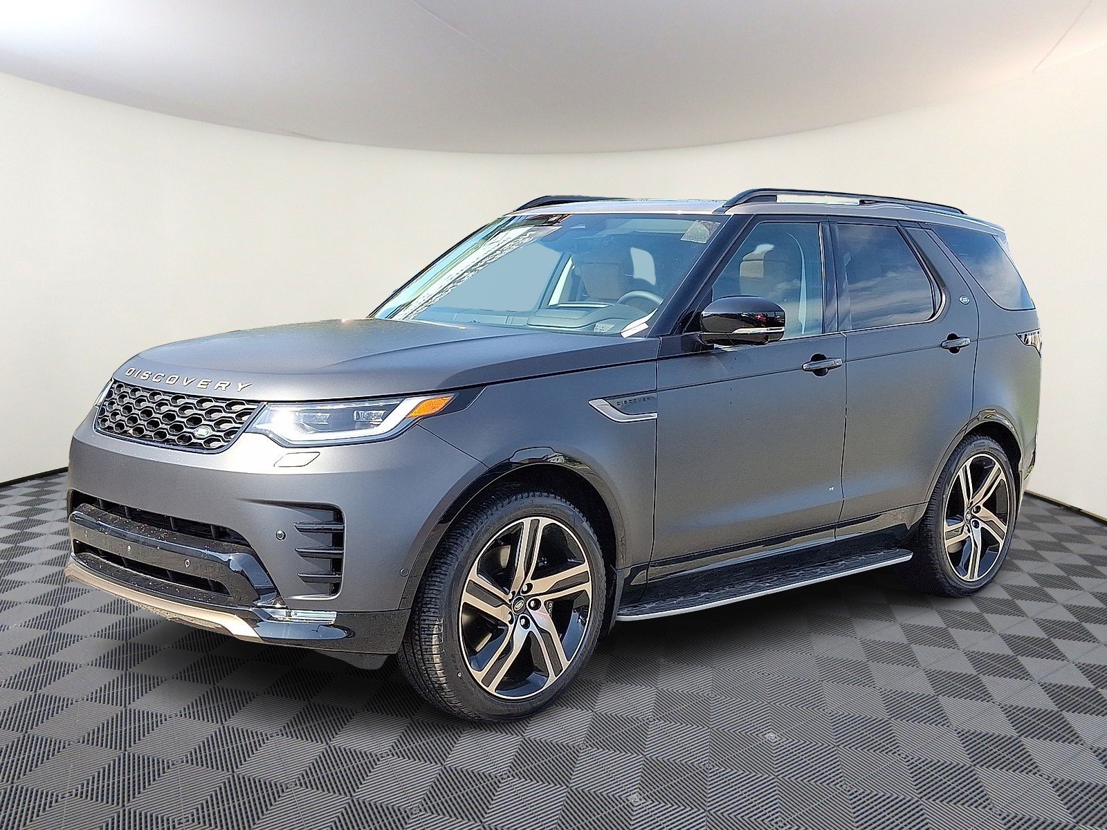 New 2026 Charente Grey Premium Metallic - 1DN Land Rover Tempest Edition image 1