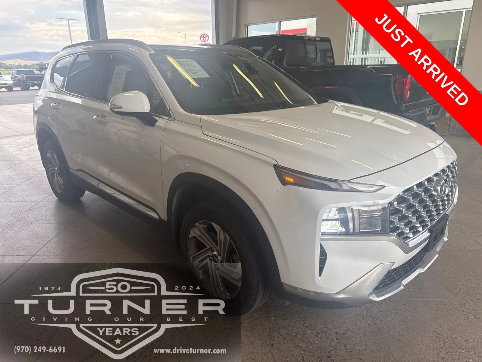 Used 2022 Gray Hyundai SEL image 1