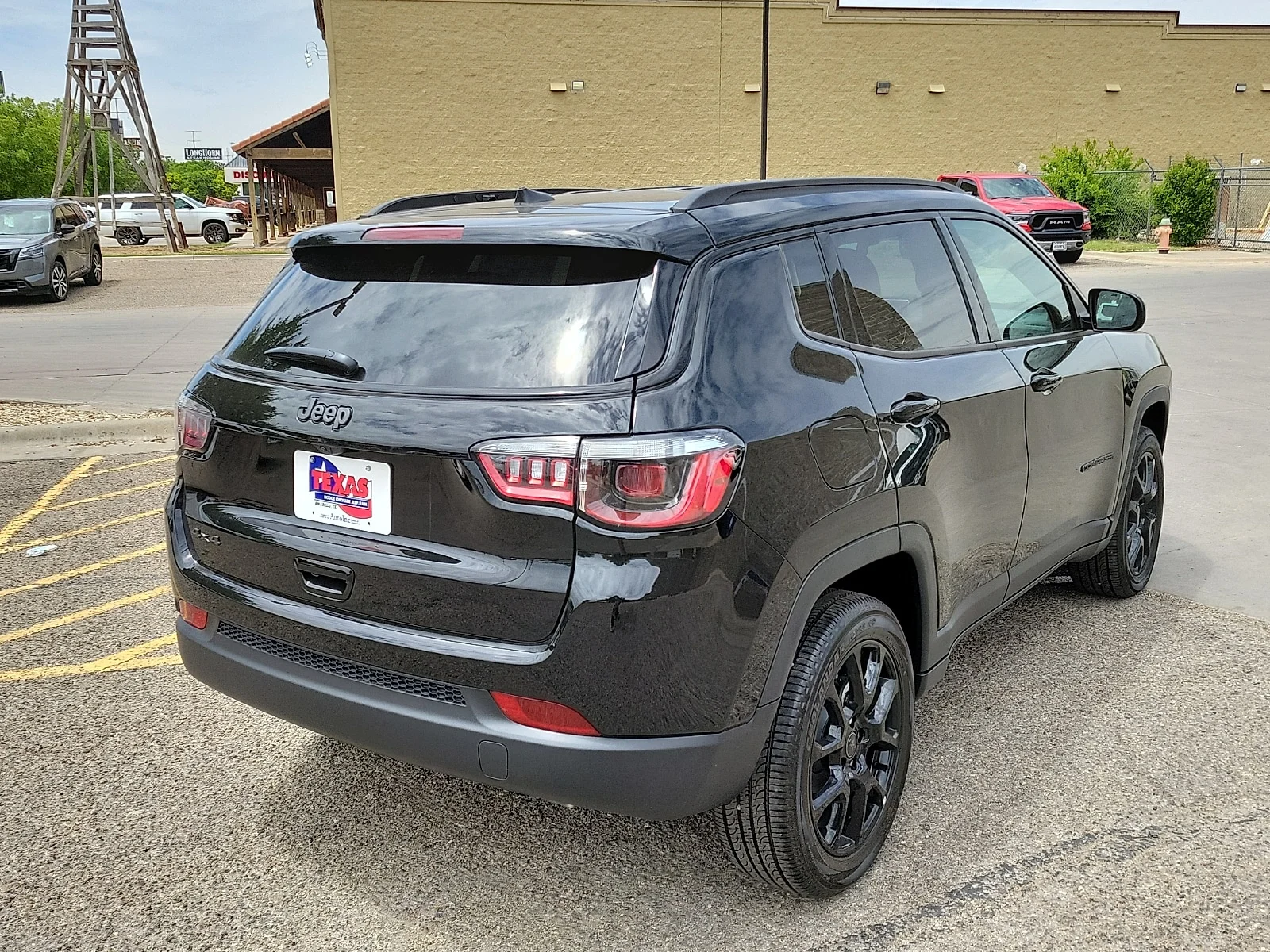 New 2026 PXJ Diamond Bla Jeep LATITUDE ALTITUDE 4X4 image 4