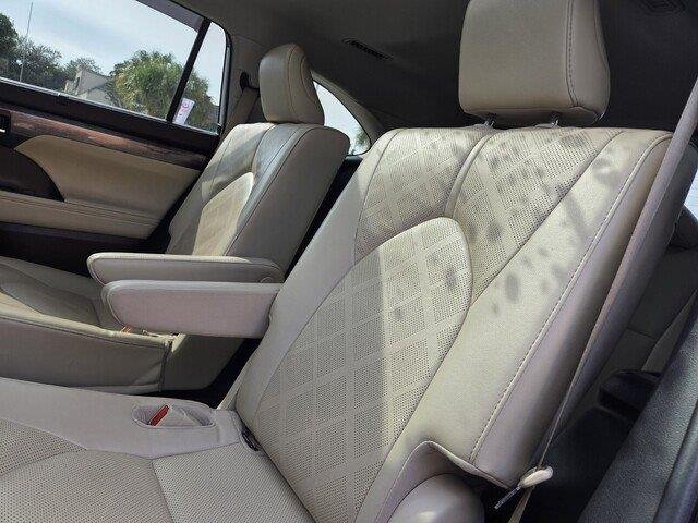 Used 2022 Wind Chill Pearl TOYOTA PLAT image 26