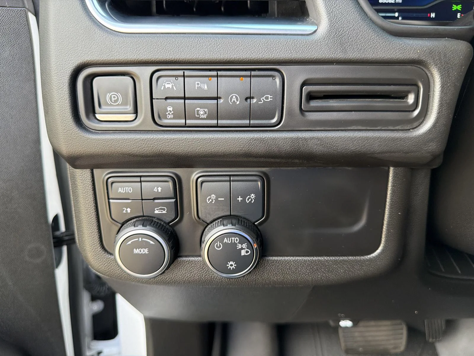 Used 2022 SUMMIT WHITE Chevrolet RST image 19