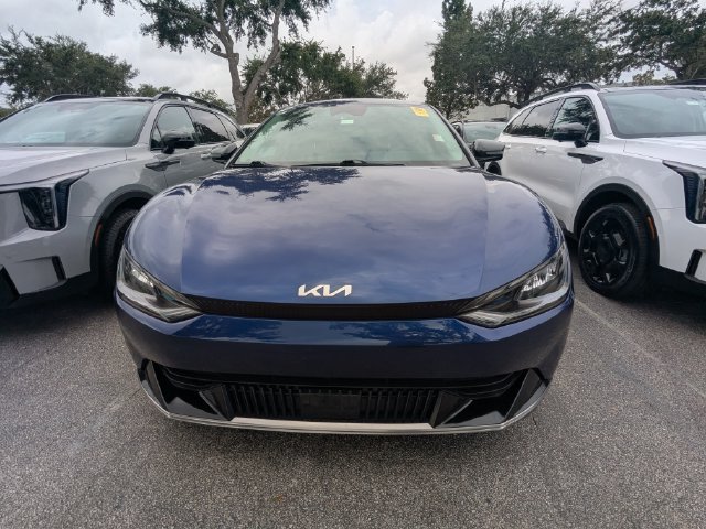 Certified Used 2024 Blue Kia Wind image 2