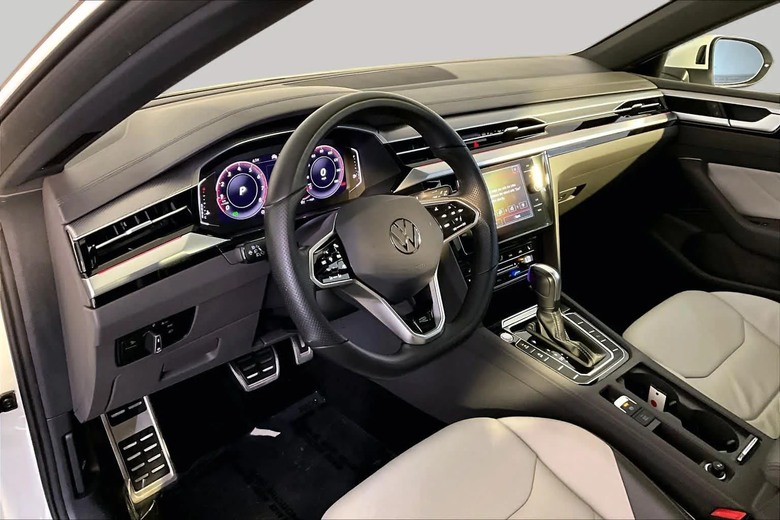 Used 2022 Oryx White Pearl Volkswagen SEL R-Line image 18