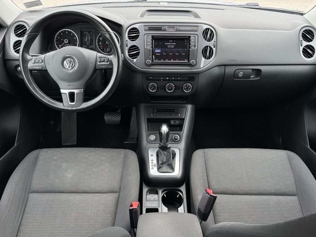 Used 2018 Silver Volkswagen 2.0T image 2