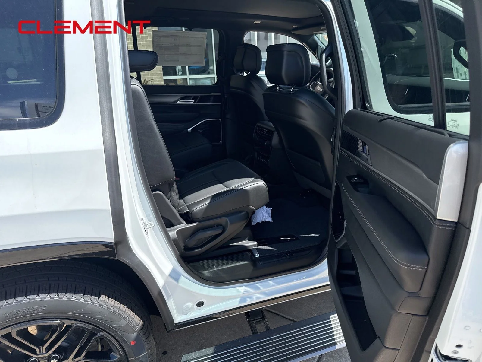 New 2026 Bright White Clear-Coat Exterior Paint Jeep Limited Reserve image 13