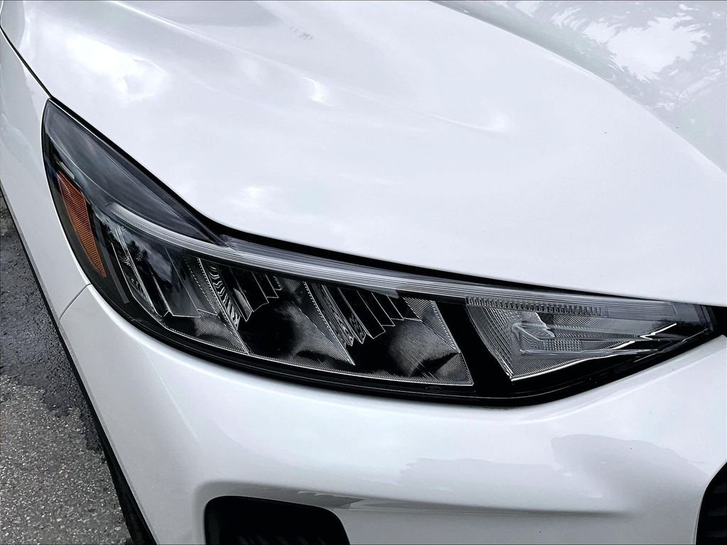 Used 2023 White Metallic Ford Active image 33