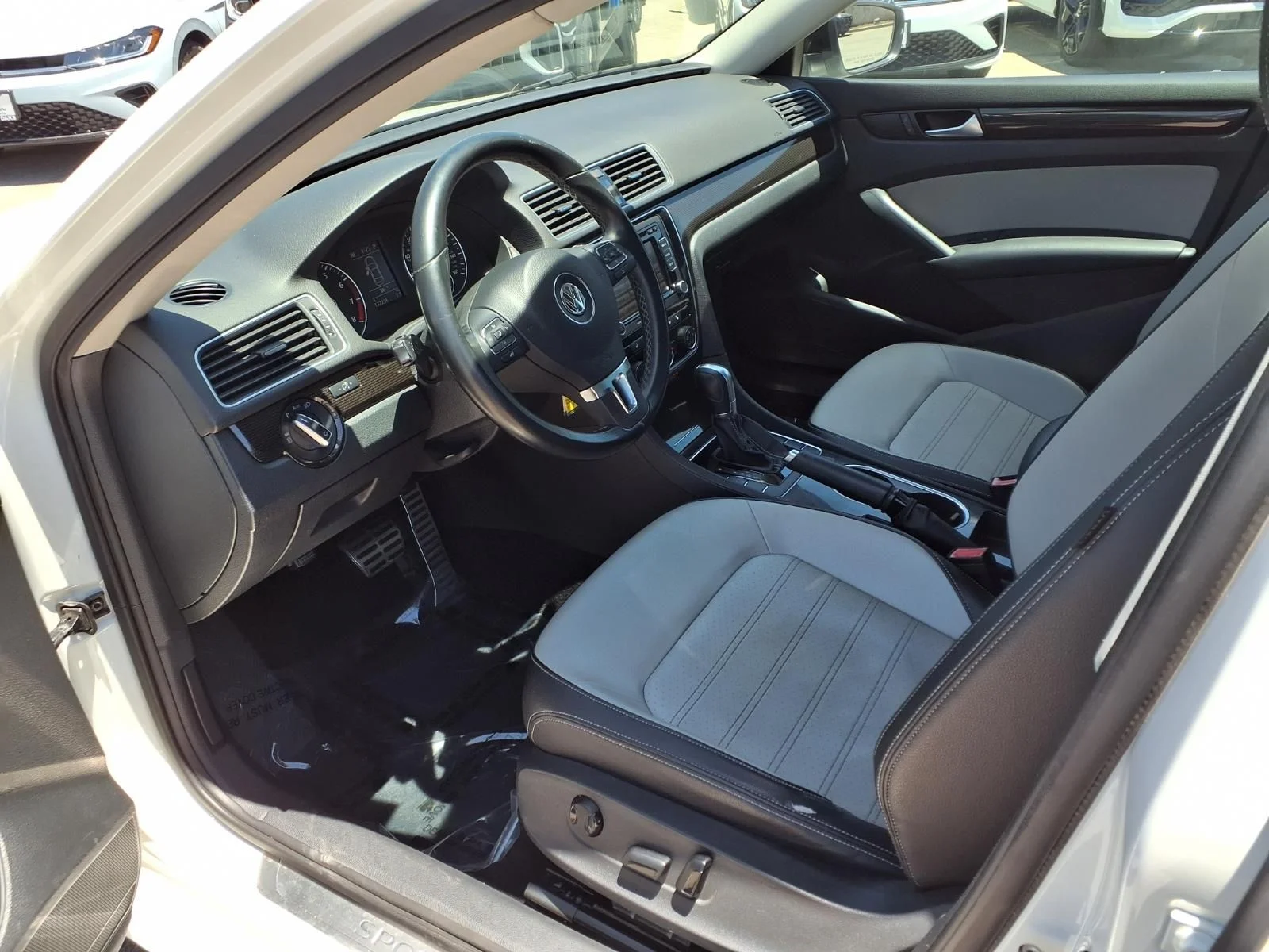 Used 2015 White Volkswagen 1.8T Sport image 15