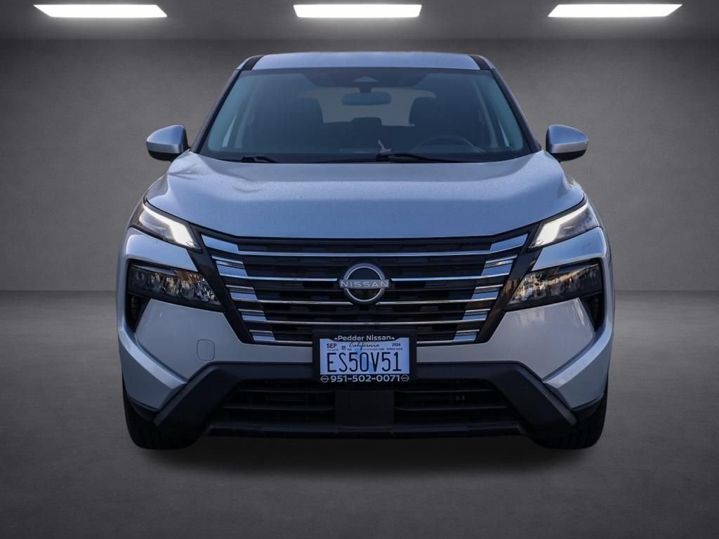 Used 2024 Silver Nissan SV image 8