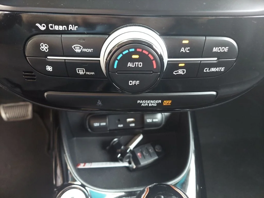 Used 2018 Black Kia Exclaim image 28