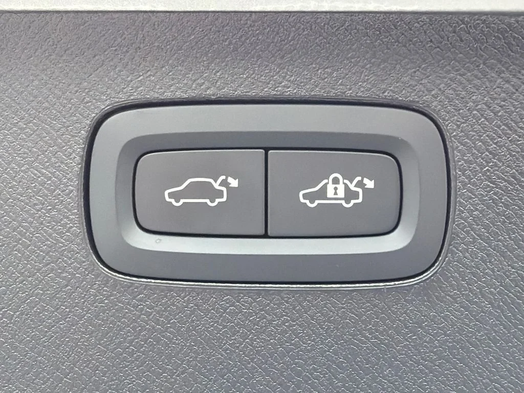 Used 2023 Silver Volvo Ultimate image 19
