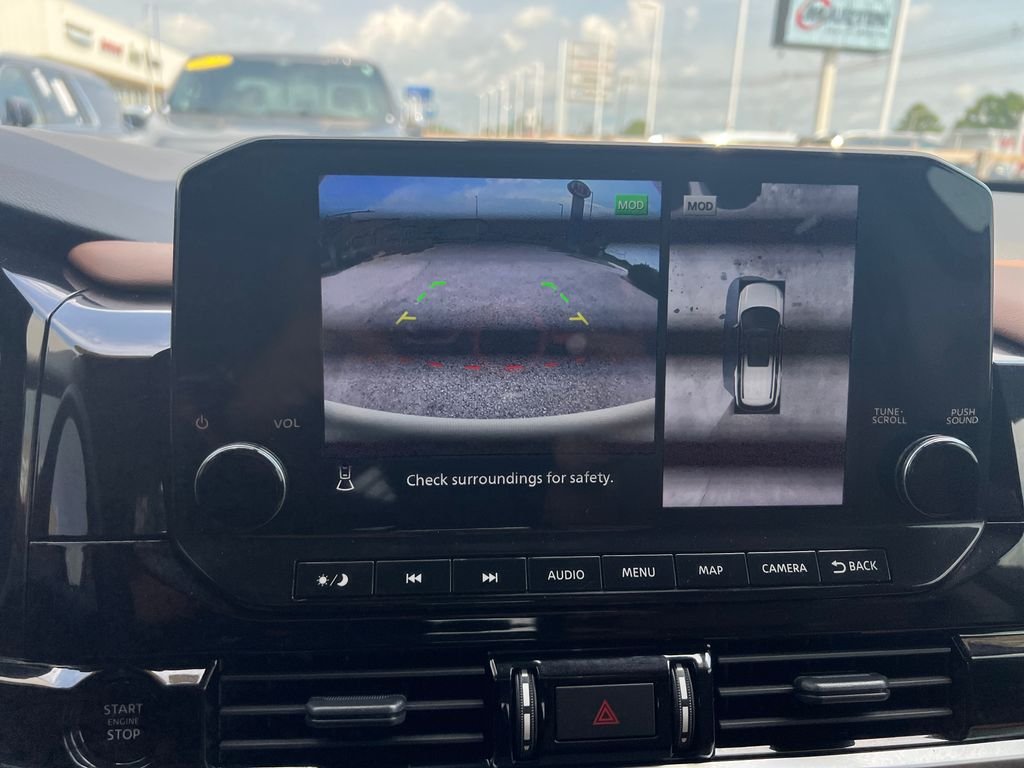 Used 2025 Gray Nissan Platinum image 23