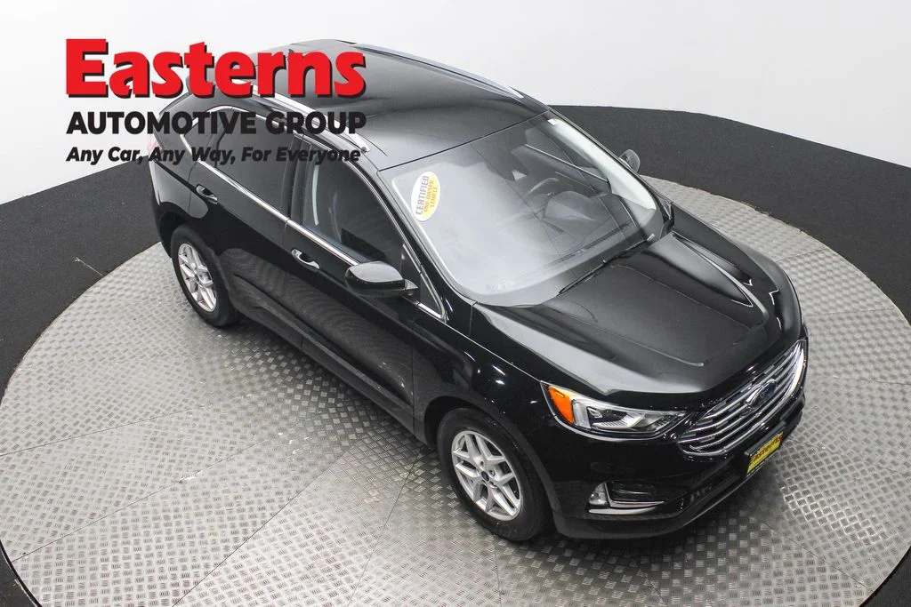 Used 2022 Black Ford SEL image 3
