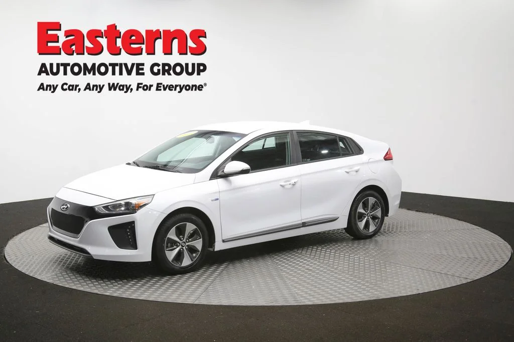 Used 2019 White Hyundai Base image 57