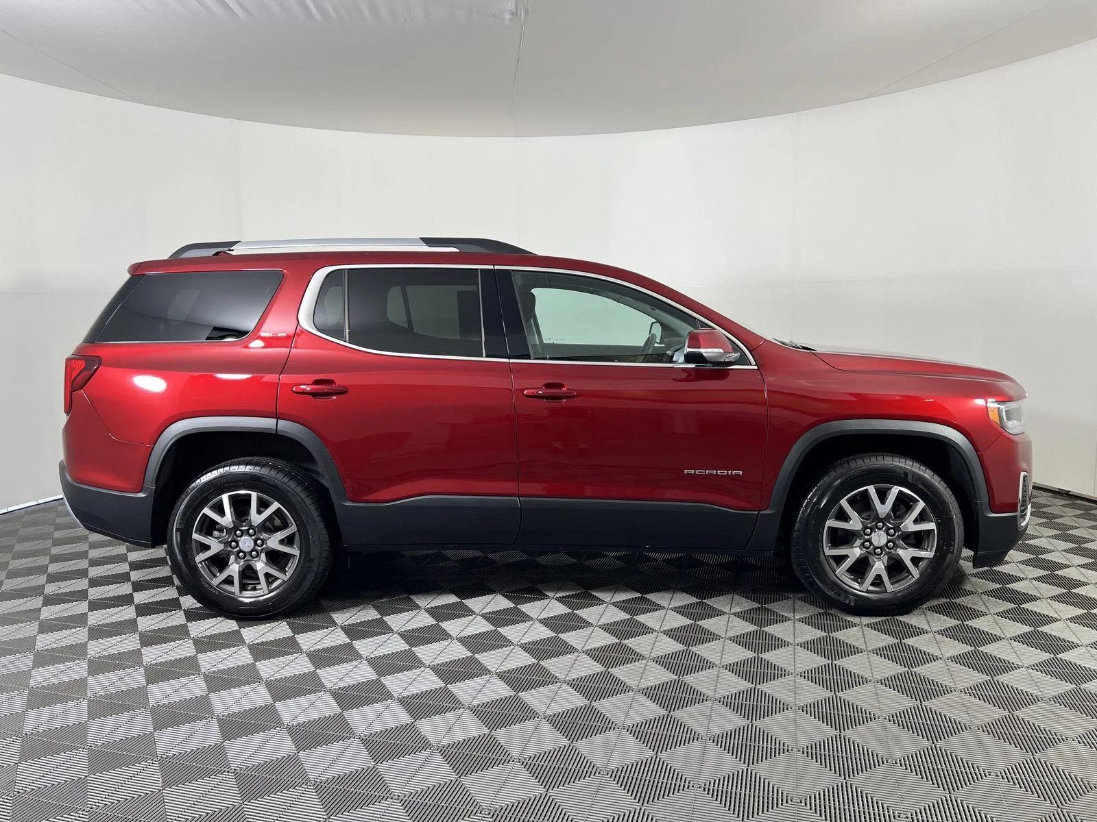 Used 2023 Volcanic Red Tintcoat GMC SLE image 27