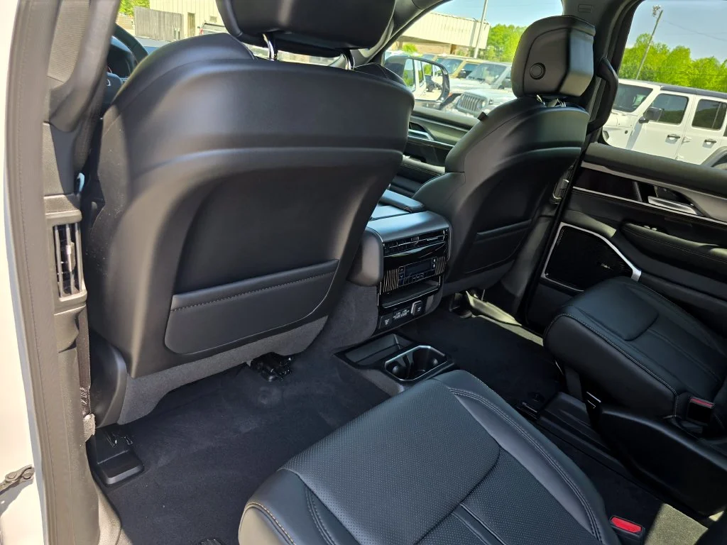 New 2026 White Jeep  image 24