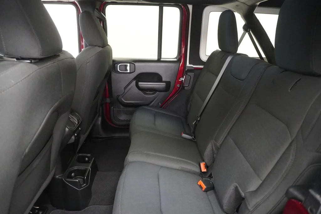 Used 2021  Jeep Unlimited Sport S image 22