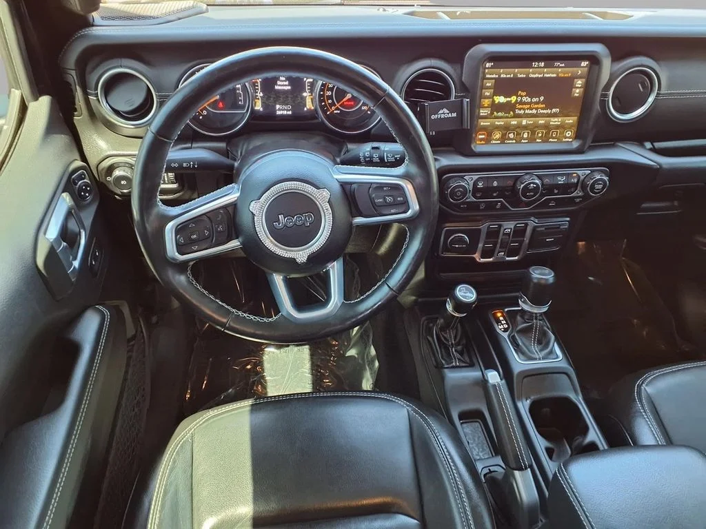 Used 2022 Black Jeep Unlimited Sahara image 4