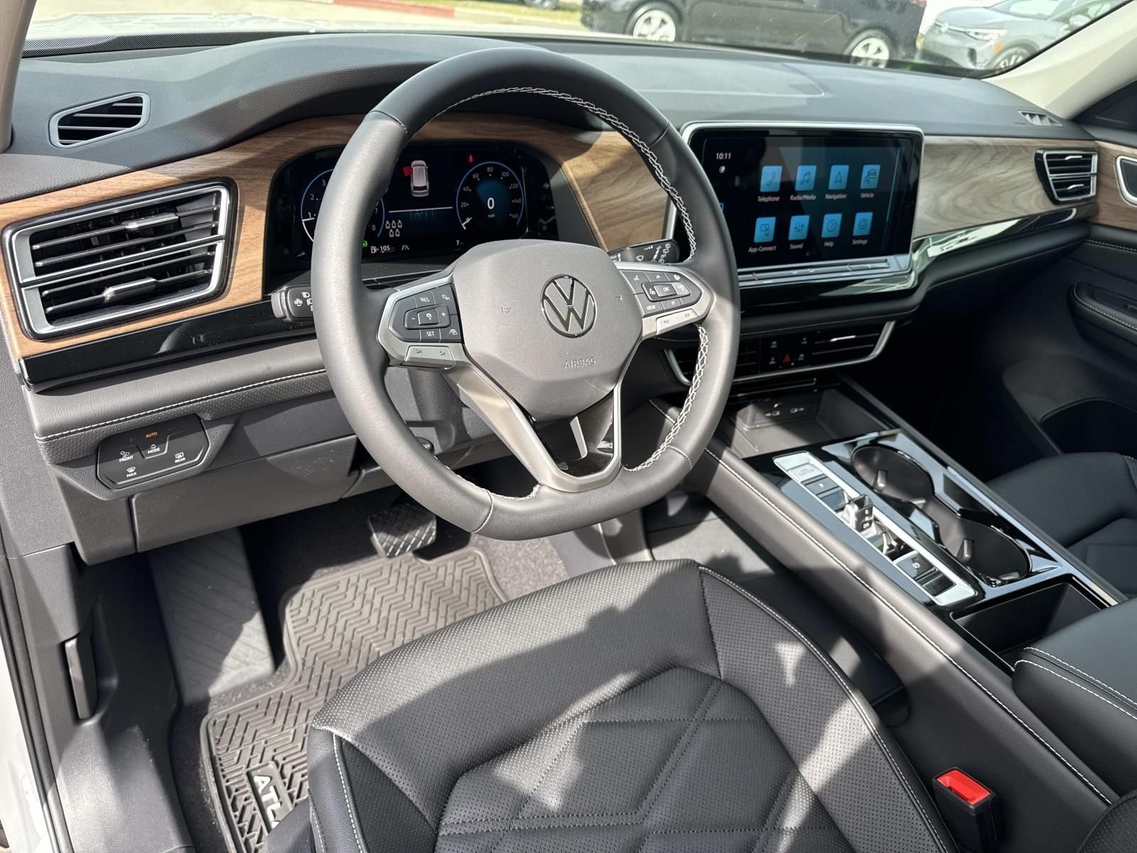 New 2026 White Volkswagen 2.0T SE w/Technology image 12