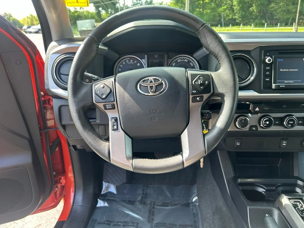 Used 2016 Red Toyota SR5 image 13