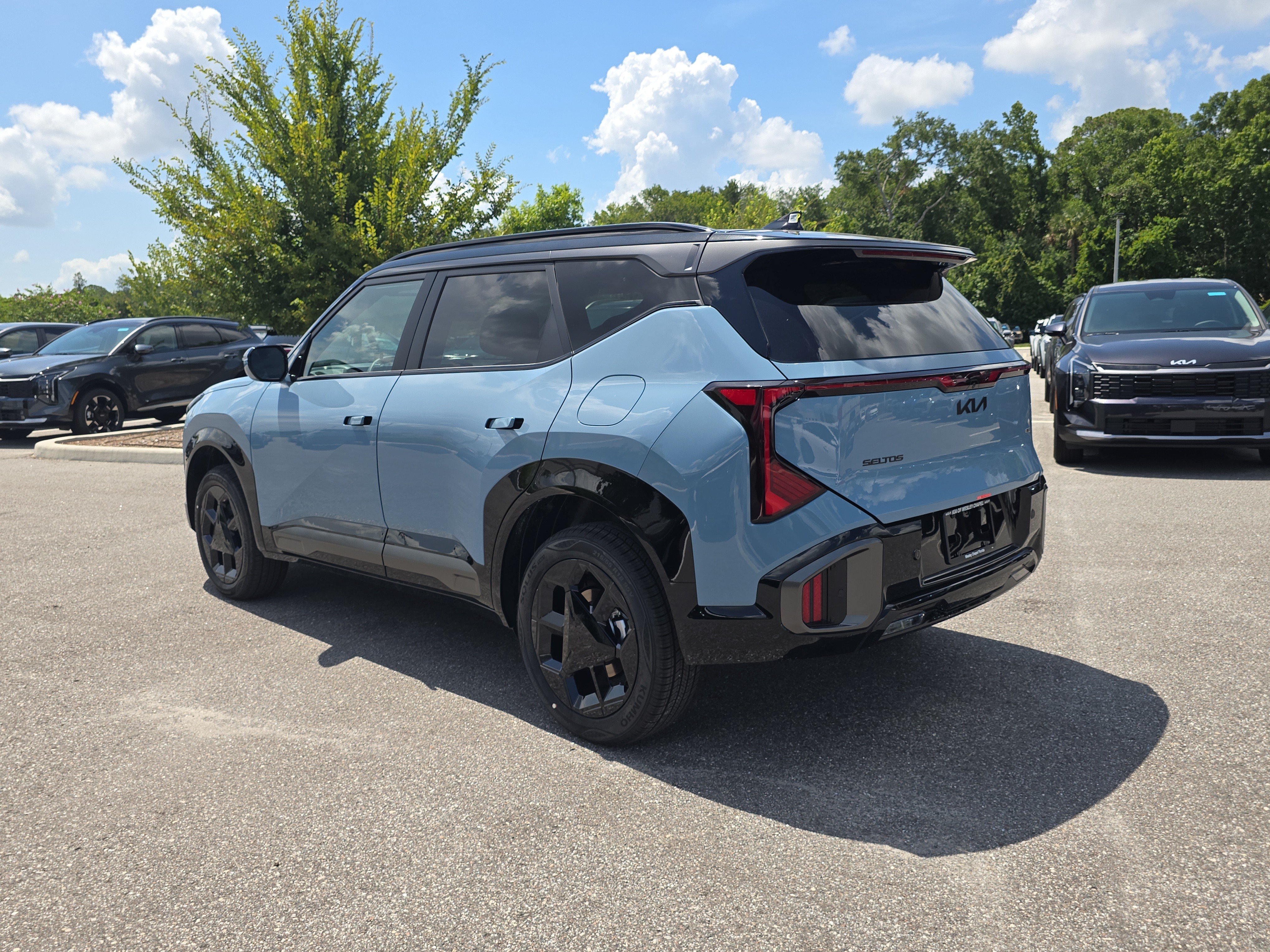 New 2027 Frost Blue / Black Roof Kia X-Line S image 6