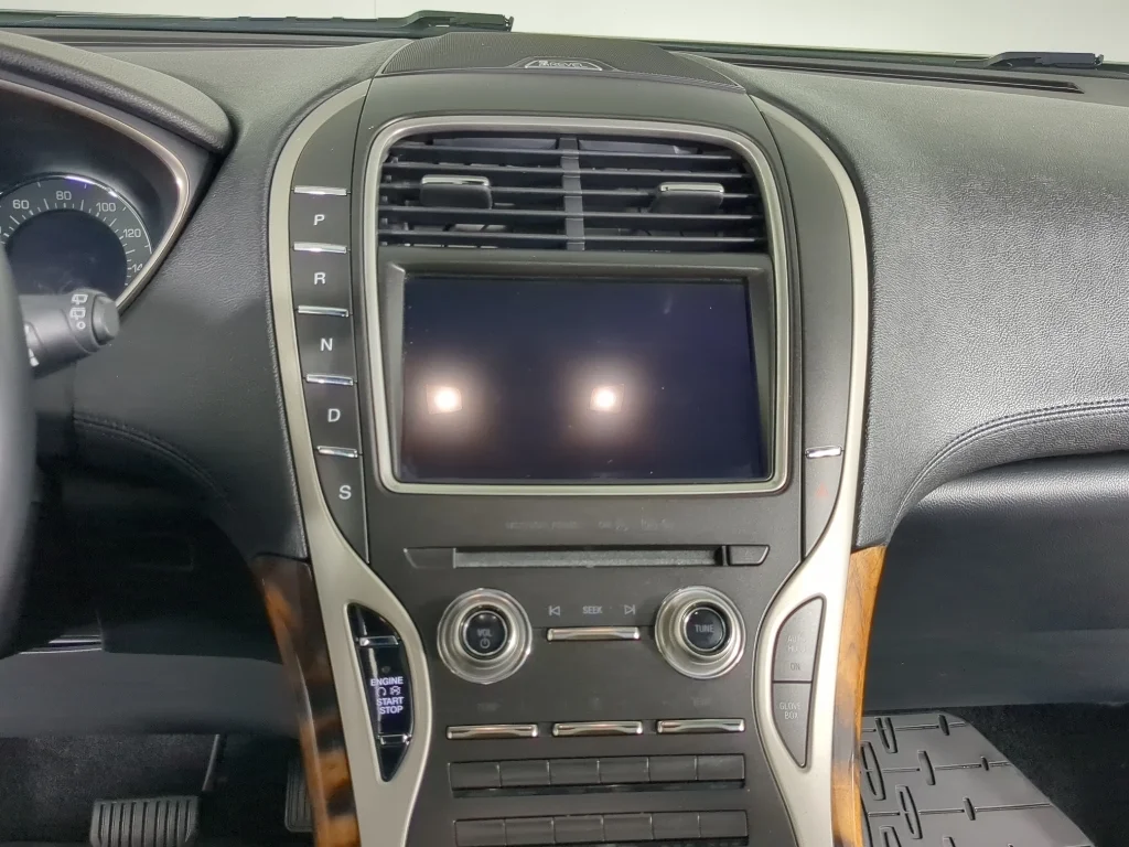Used 2017 Tan Lincoln Reserve image 29