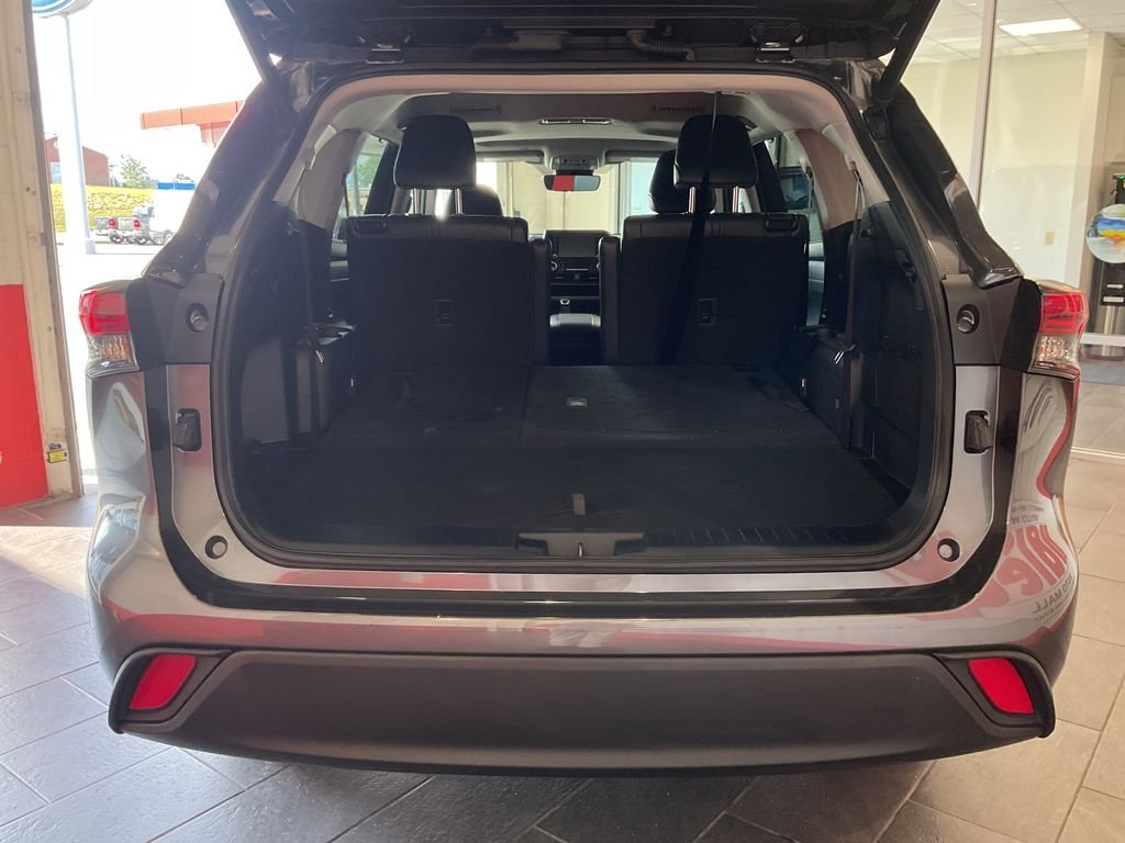 Used 2022 Gray Toyota XLE image 9