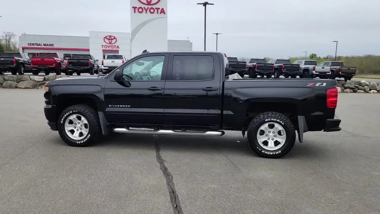 Used 2018 Black Chevrolet LT image 7