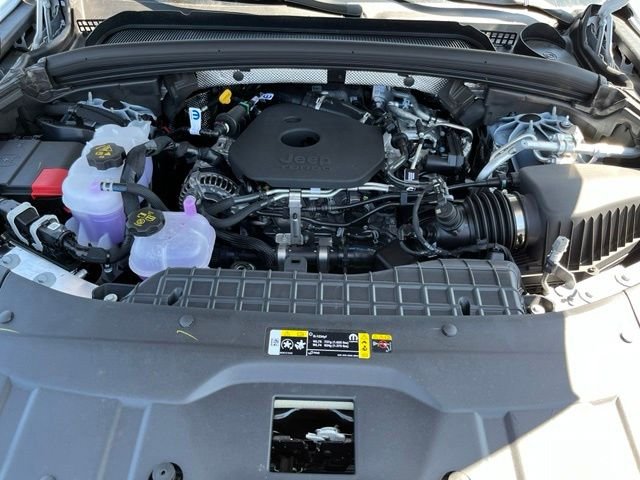 New 2026 Bright White Clear-Coat Exterior Paint Jeep Limited Reserve image 32