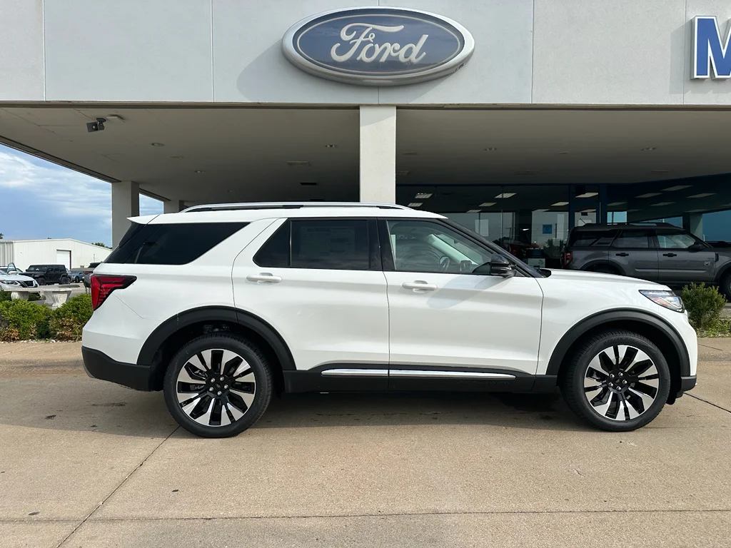 New 2026 Star White Met Tri-Coat Ford Platinum image 12