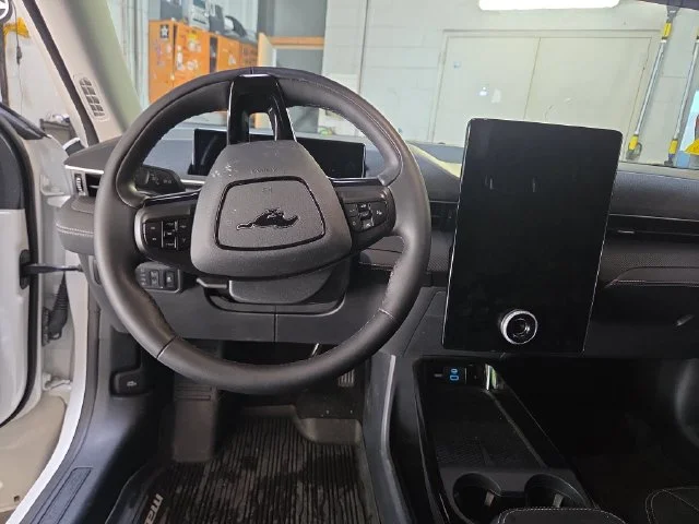 Used 2024 White Ford Select image 13