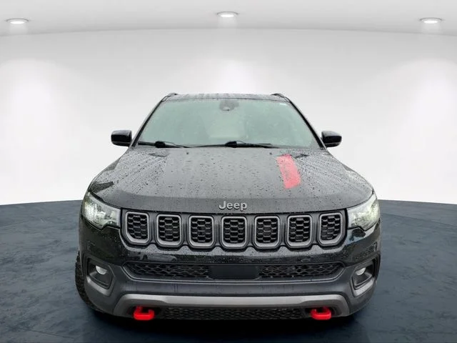 Used 2025 Black Jeep Trailhawk image 4