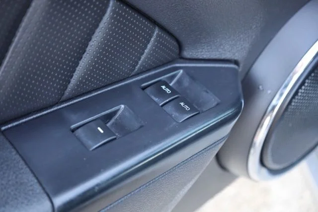Used 2014 Silver Ford V6 Premium image 22