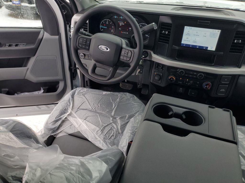 New 2026 Oxford White Ford F-450® XL image 28