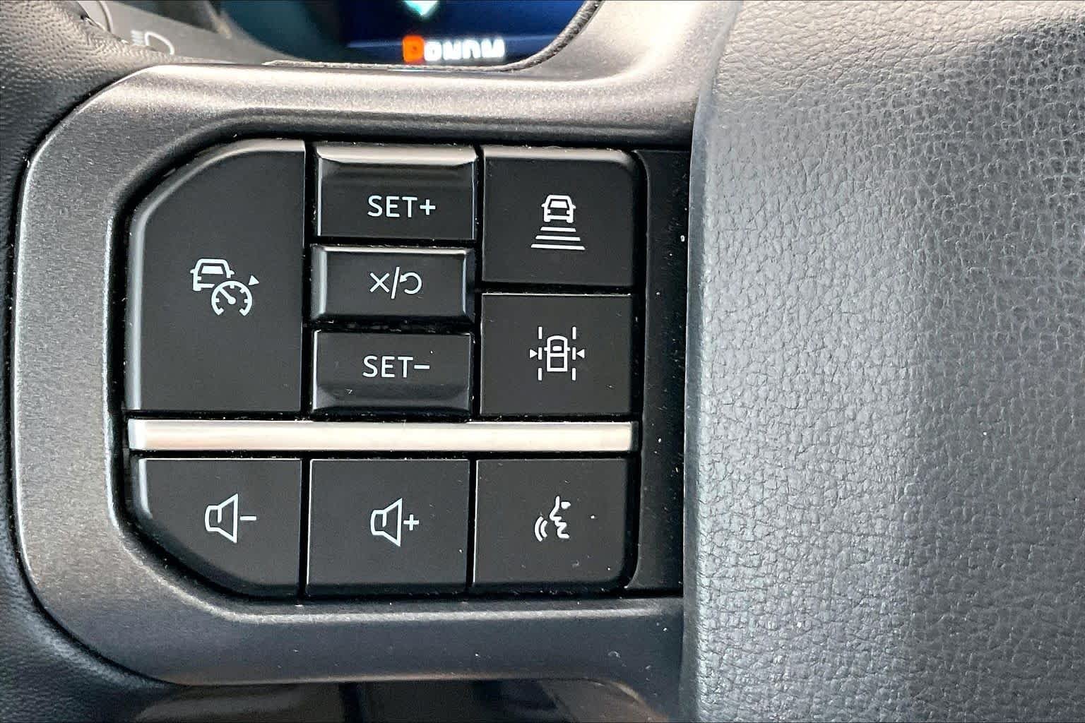 Used 2024 Agate Black Metallic Ford LARIAT image 23
